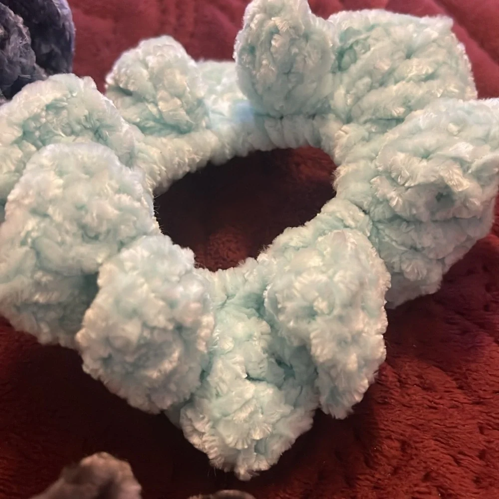 11 New Scrunchies‎ HANDMADE WITH VELVET YARN BY THE VELVET BUNNY SITE. Ponytail.